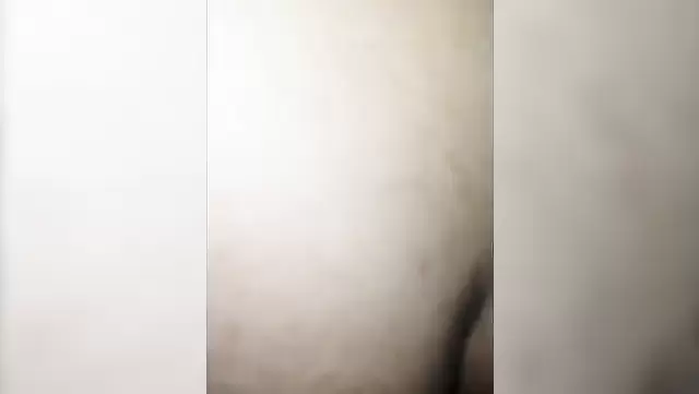 Узбечка стоит раком и просит оргазма