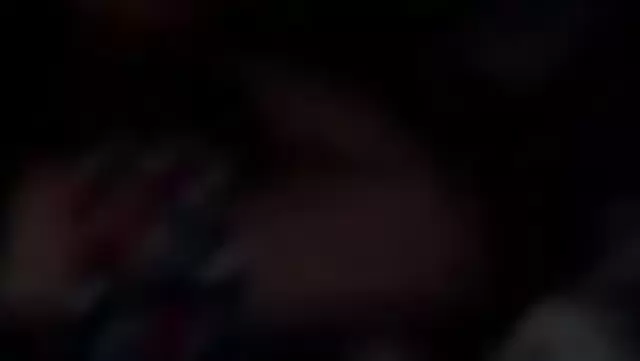 Снимает на камеру толстую жопу узбечки